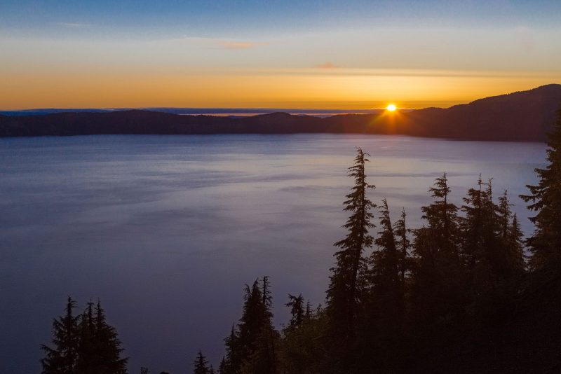 Sonnenaufgang über Crater Lake